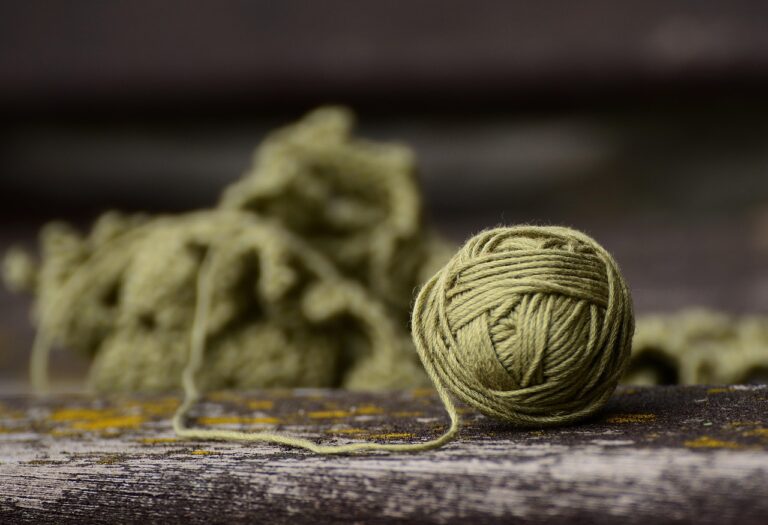 Choosing a hook size when the yarn band and the pattern disagree